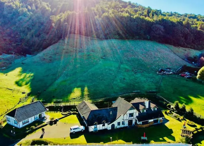 Skyline Mountain View Up To 16 People Villa